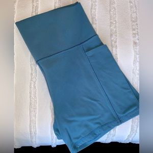 Athleta Salutation Stash Pocket Shorts 5in - Large- Riviera Blue